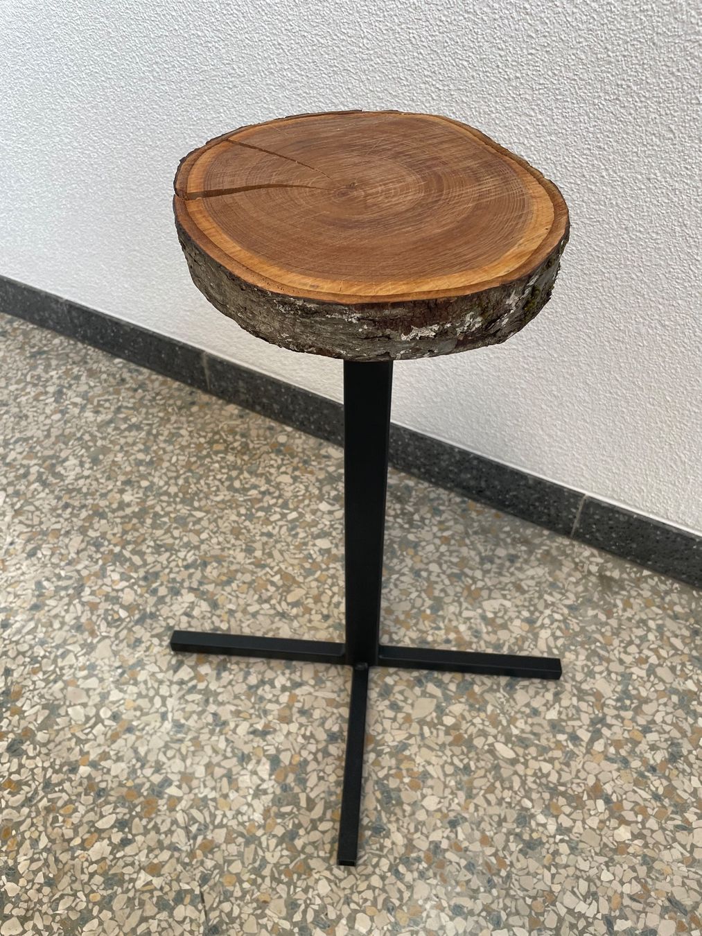 Sgabelli: Moderner Hocker – Handmade – Usato da Hergiswil LU venduto da Gas7 1