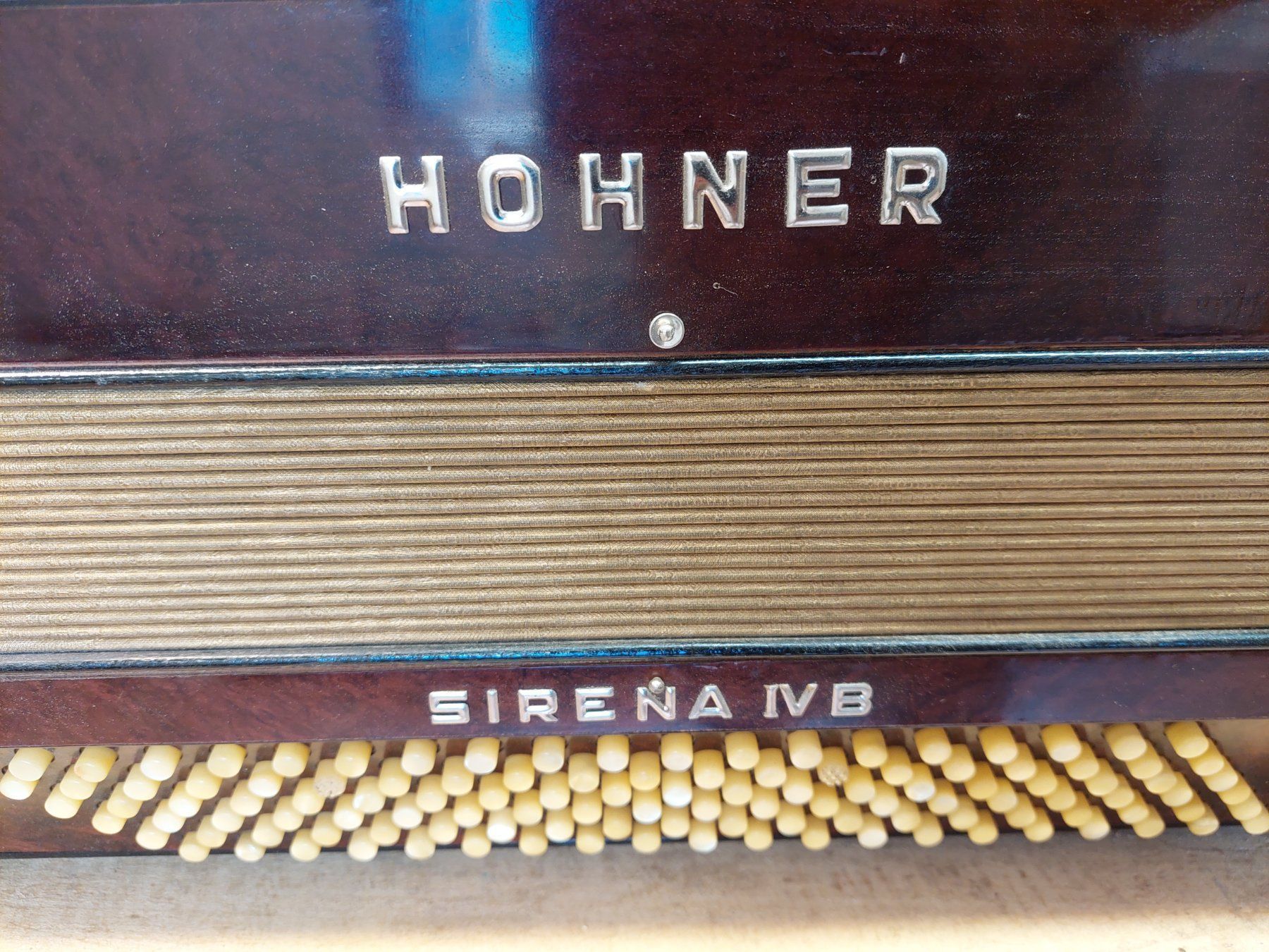 Hohner Musikinstrumente: Akkordeon Hohner Sirena IVB – Defekt aus Davos Platz von wauwauin 1