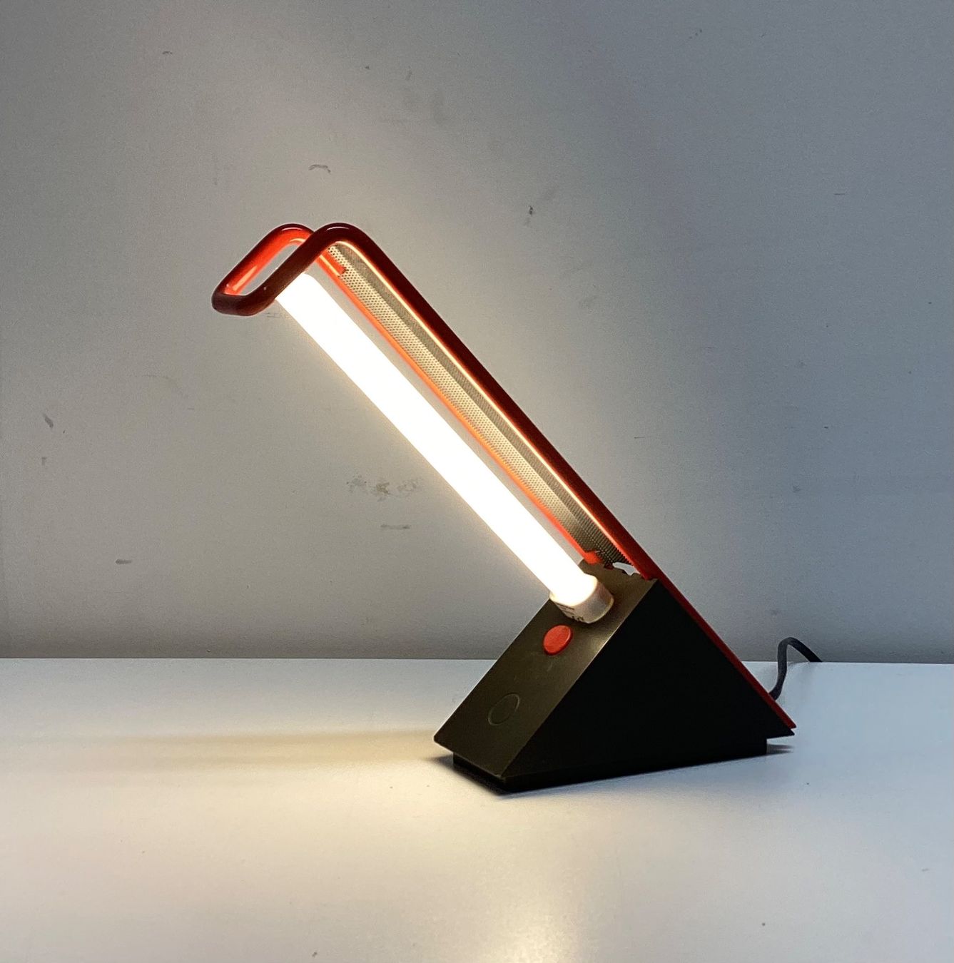 Philips Lampen: Postmoderne Tischleuchte Philips; 1980 er Jahren – Gebraucht aus Burgdorf von swintila