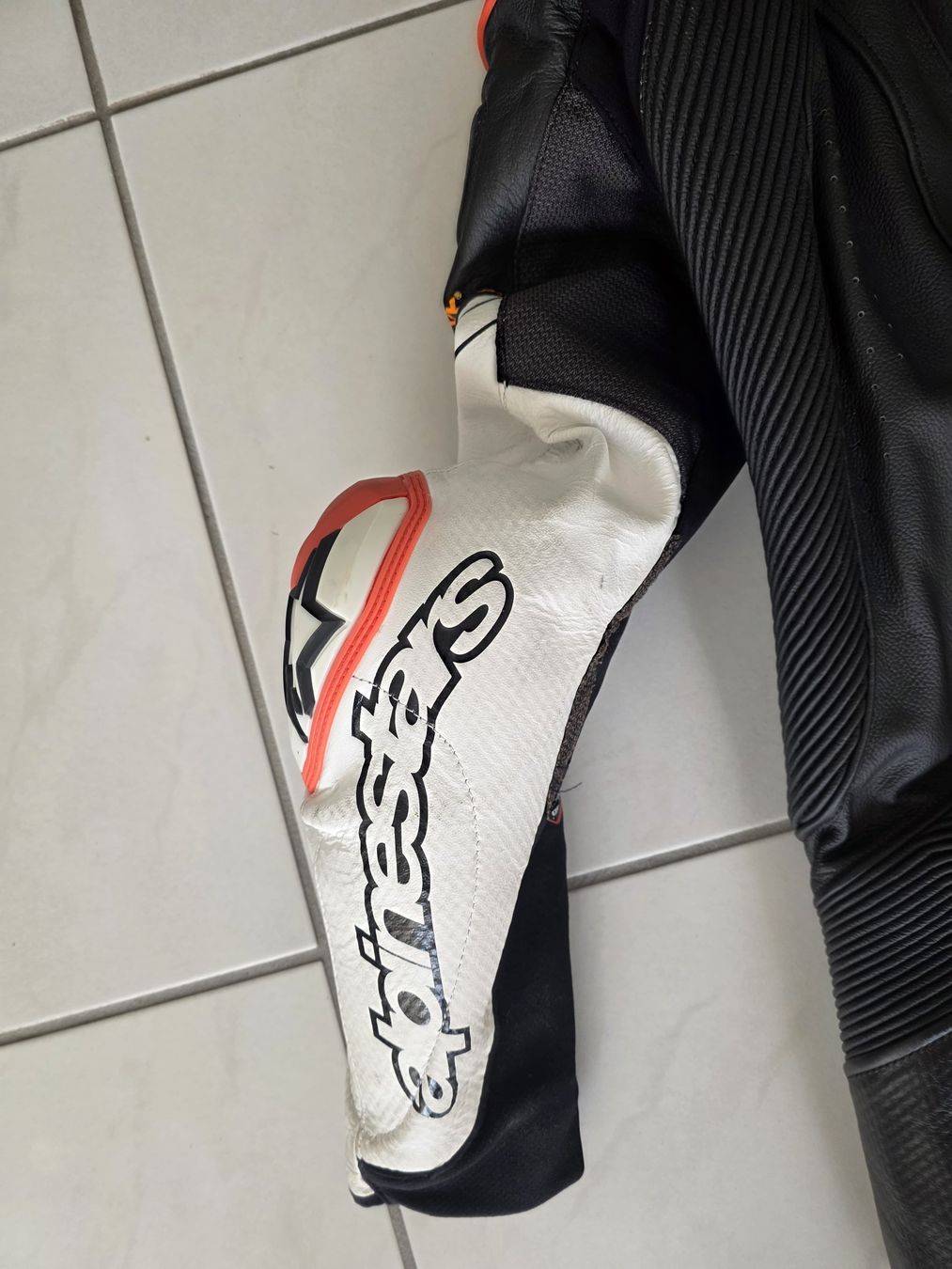 Alpinestars Completi: Alpinestars Kombi - GP Tech V4 - Gr. 50 – Usato da Belp venduto da Ginus85 5