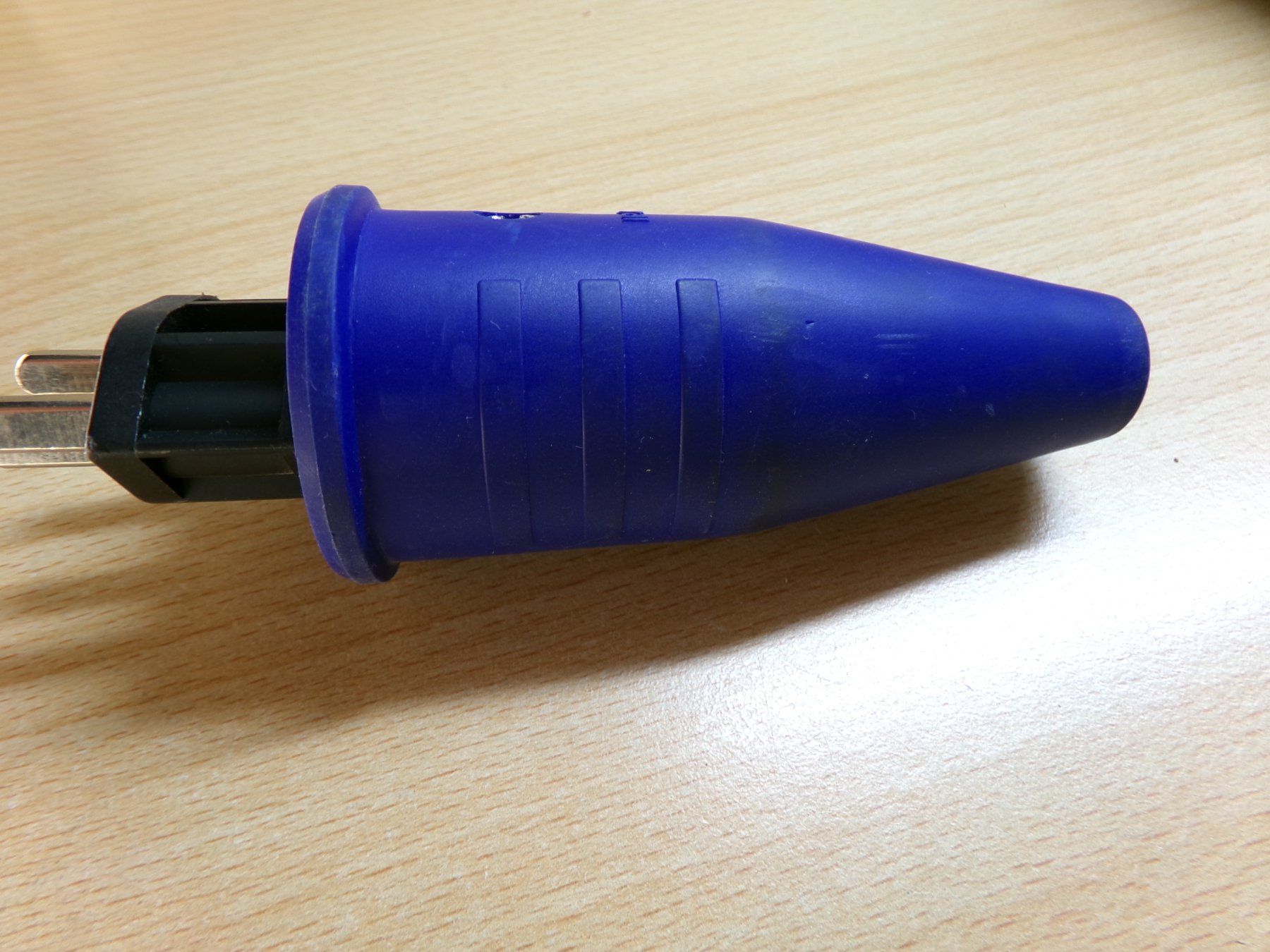 Spine: Typ23 Stecker – Usato da Hombrechtikon venduto da Maloev17 5