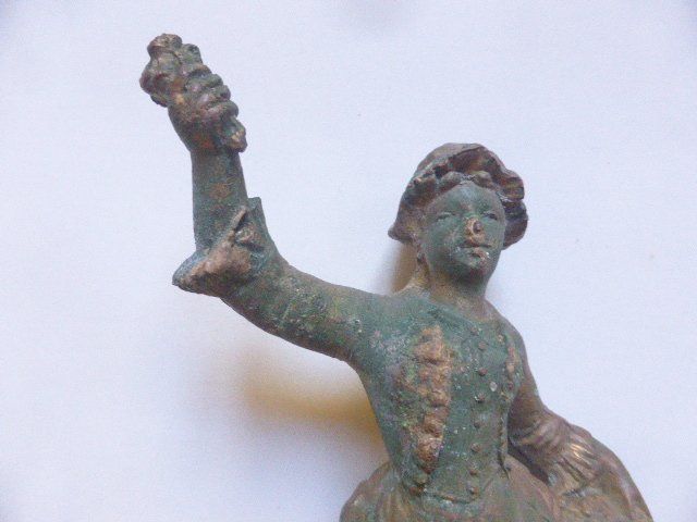 Statuette: Antike Messing-Figur,Marktfrau,Mode,Korb,Aufsatz – Usato da Lausen venduto da liesfisch 1