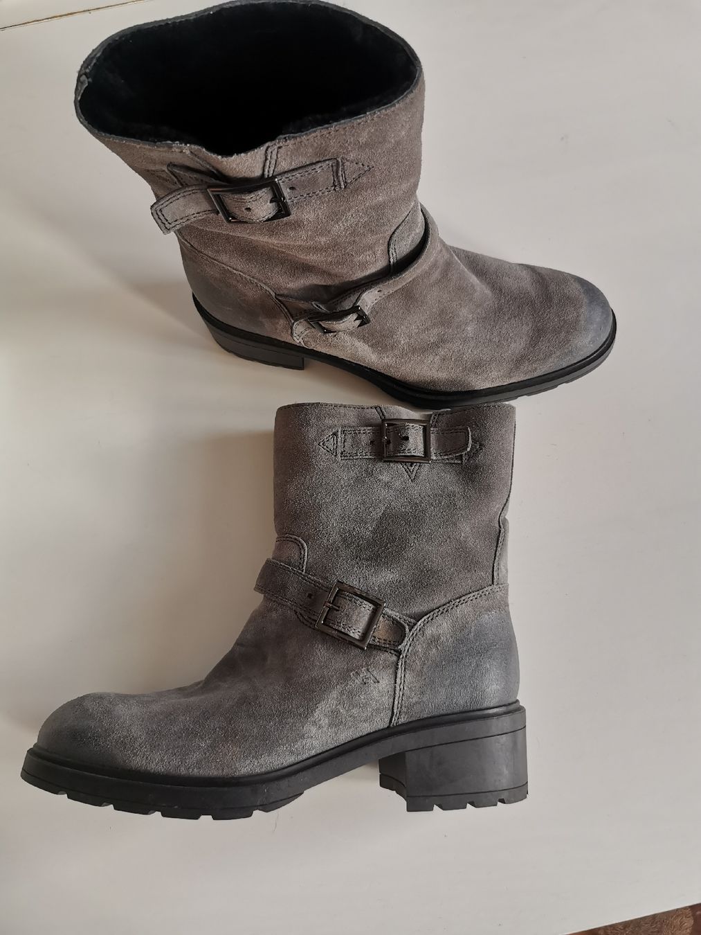 Hogan Scarpe da donna: Hogan Stiefelette grösse 39.5 wildleder – Usato da Sachseln venduto da Ohlala-Shop