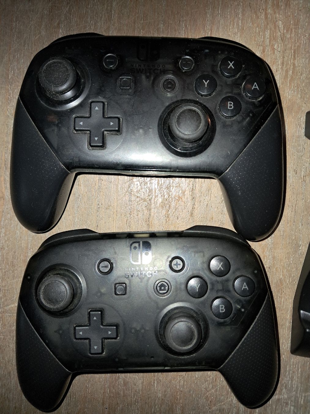Nintendo Controller: Nintendo Switch 2x Originale Controller + Ladestation – Gebraucht aus Eschlikon TG von Rare_Ware 1