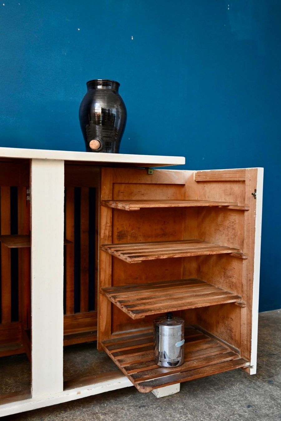 Buffets: Commode rétro à clayettes Art Déco bois peint – D'occasion à COLMAR par Sophiebellelurette 4