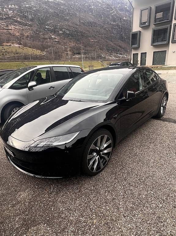 Automobili: Tesla model 3 – Usato da Biasca venduto da mau_tkq6 1