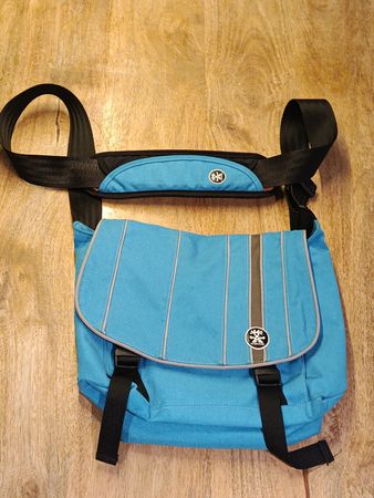 Crumpler Tasche Cheesy Disco S blau orange gebraucht