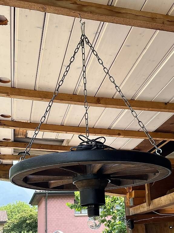 Lampade: Ruota trasformata in lampada – Usato da Bellinzona venduto da Embe