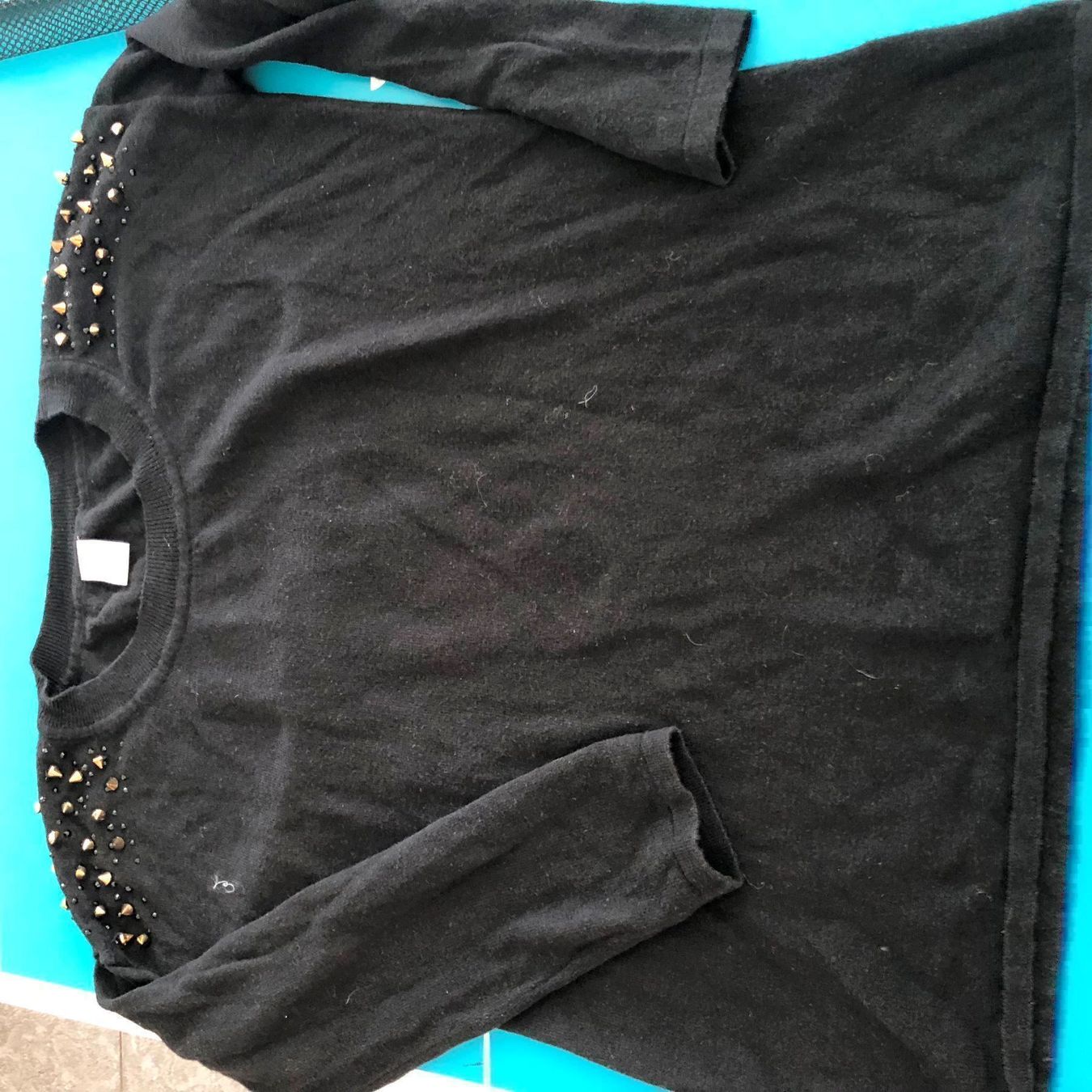 Pullover & Sweatshirts: SCHWARZER PULLOVER – Gebraucht aus Andwil SG von schmei 1