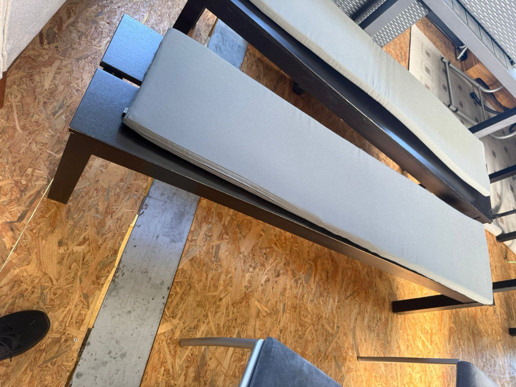 Set de table et chaises: Bank und Tisch – D'occasion à Dietikon par arj_lrs8 3