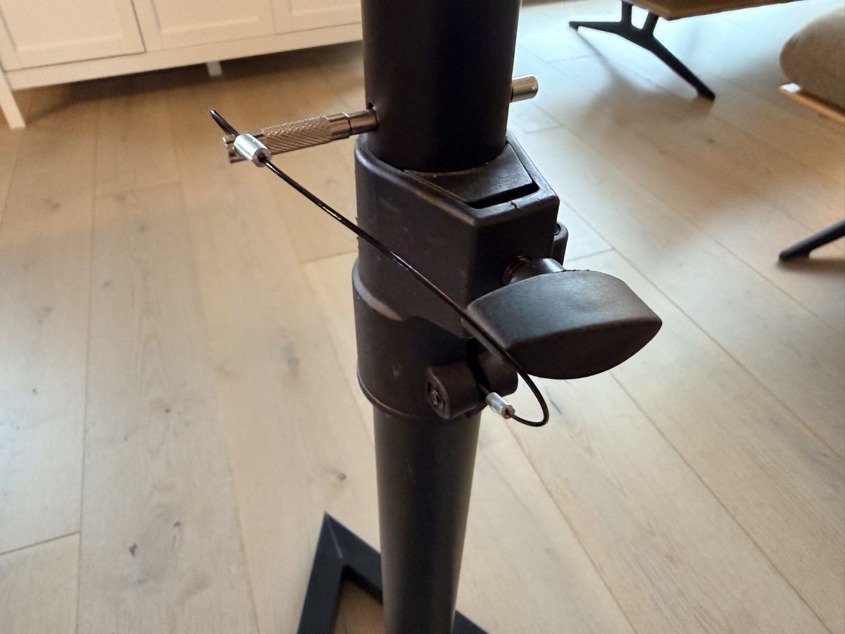 Supporti a parete: 1x Support enceinte ou projecteur, robuste, hauteur réglable – Usato da Nidau venduto da ym_fevrier 4