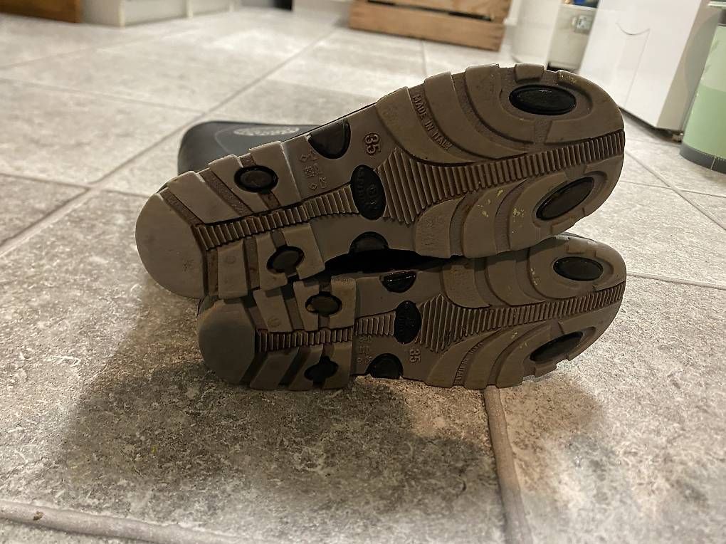 Chaussures garçon: Gummistiefel Kind Grösse 35 – D'occasion à Ittigen par mar_9fd6 1