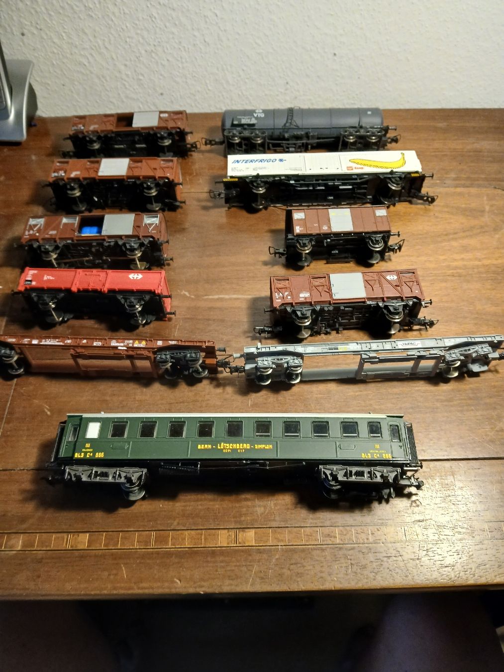Roco Modellini di ferrovie: Modelleisenbahn Waggons Konvolut bespielt  – Usato da Luterbach venduto da trixexpresso 1