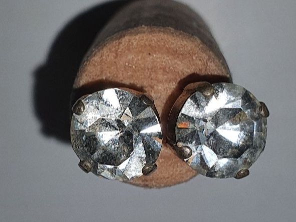 Orecchini pendenti & Orecchini a lobo: Funkelnde Ohrstecker mit Strass - zeitloser Schmuck! – Usato da Winterthur venduto da LaRoque