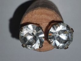 Funkelnde Ohrstecker mit Strass - zeitloser Schmuck!