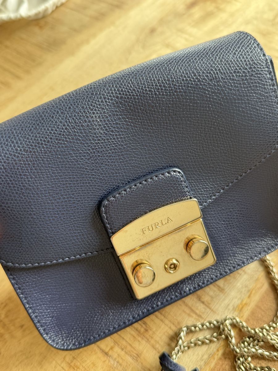 Furla Borse da donna: Furla Mini Bag Leather Navy Blue Gold Hardware Chain Shoulde – Usato da Hünenberg See venduto da wal_9hgn 2