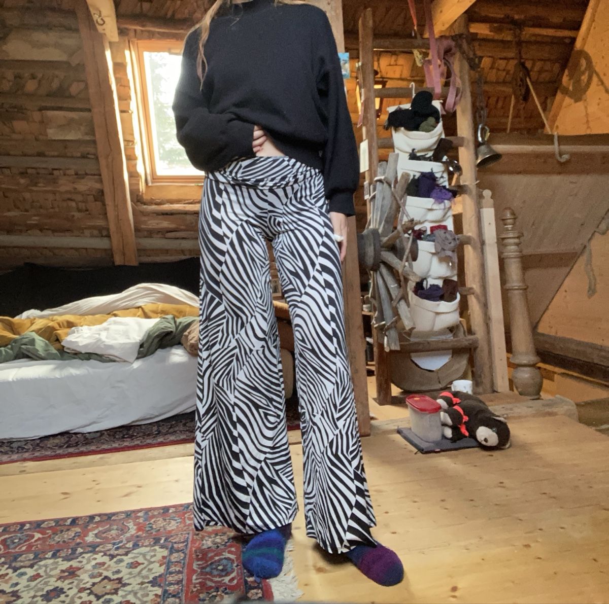 Pantaloni: Zebra Muster baggy Schlaghose – Usato da Rehetobel venduto da Norea69