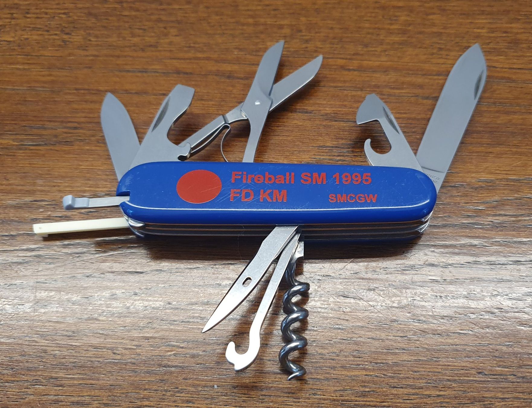 Victorinox Coltelli tascabile: 3 Victorinox Sackmesser mit Logo – Usato da Härkingen venduto da MarianneSi 2