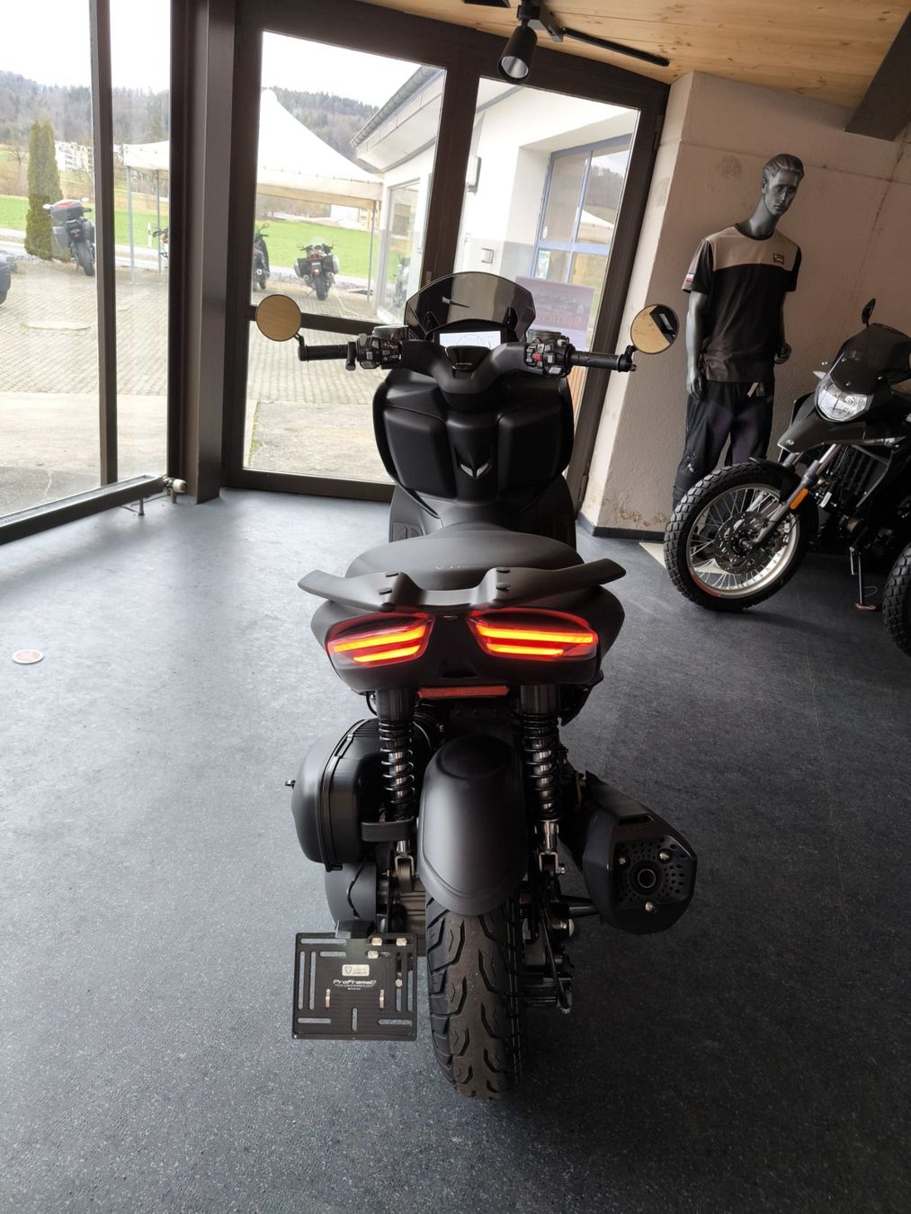 Zontes Scooter: Zontes 350 D mit Zubehör – Usato da Hittnau venduto da Brosmania 1