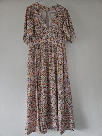 Kleid mit Blumenmuster ca. Grösse 42