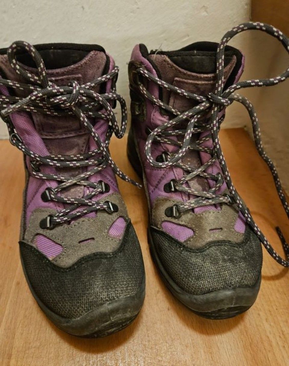 46 Nord Schuhe für Mädchen: 46 N Wanderschuhe 32 lila – Gebraucht aus Baar von phlys 1