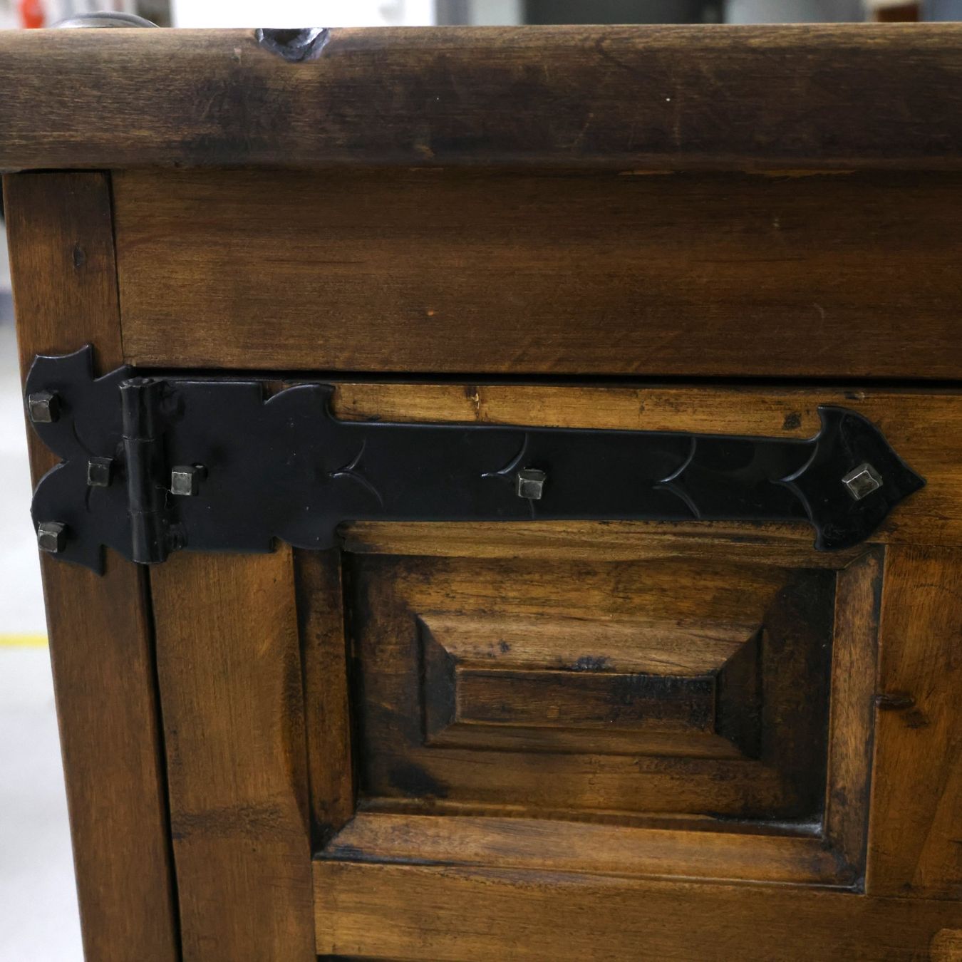Cassettiere: Spanische Kommode aus massivem Holz – Usato da Volketswil venduto da brockipfannenstil 8