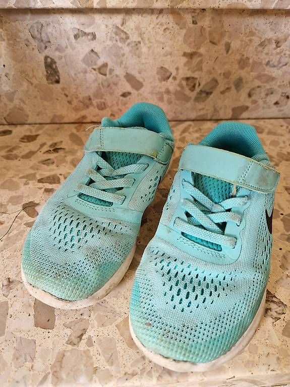 Scarpe per ragazze:  Nike Sneaker Turnschuhe 29.5 – Usato da Rutschwil venduto da tho_9lxq 2
