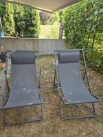 Zwei Liegestühle