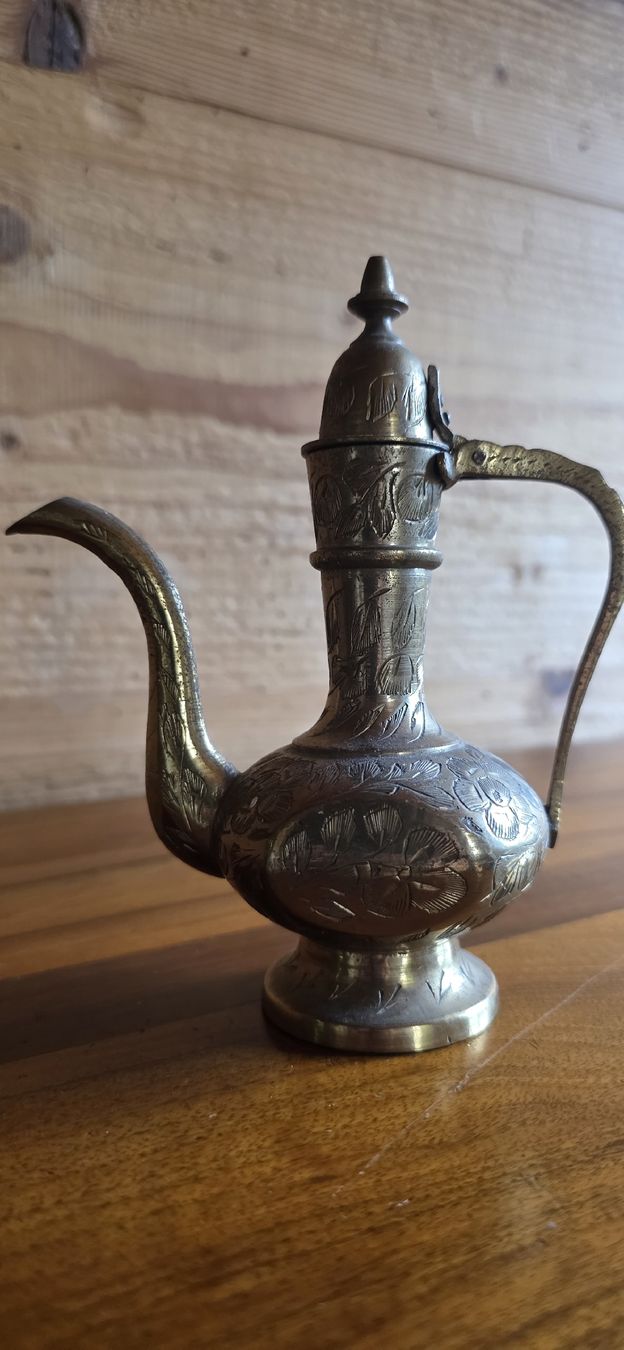 Teiere: Orientalischer Kaffeekrug aus Messing – Usato da Wolfhalden venduto da Nati-Nati