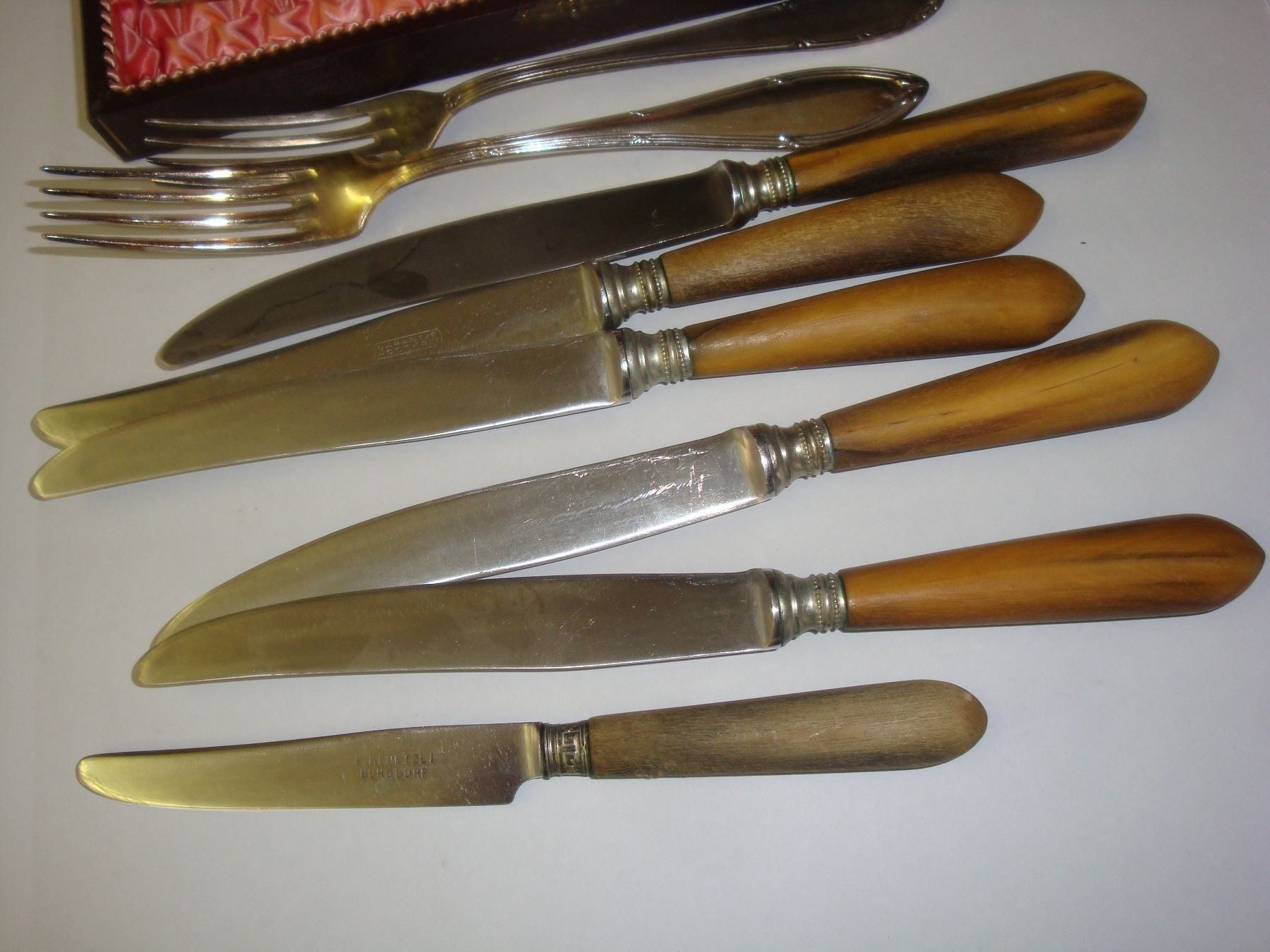 Set di posate: 5 Essgabeln, plus 5 Essmesser – Usato da häusernmoos venduto da buc_8ftk 3