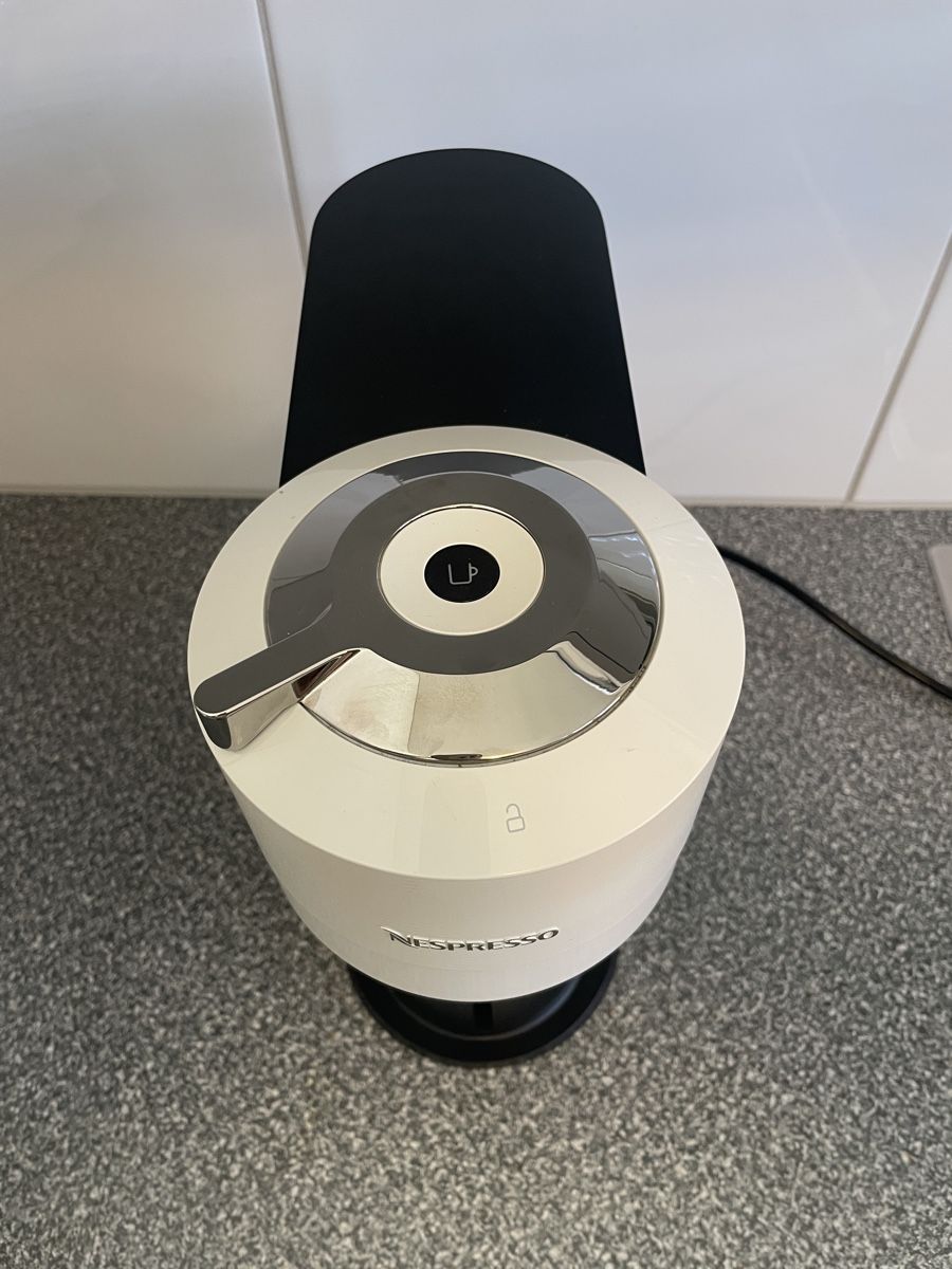 Nespresso Macchine per caffè & Macchine per espresso: Nespresso Kaffeemaschine Vertuo Next White – Usato da Pfungen venduto da lue_sqt9 2