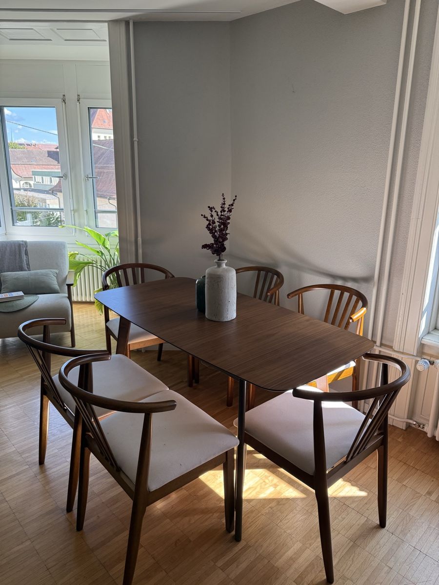 Beliani Set di tavolo e panche: Extendable Dining Table with 6 Chairs – Dark Wood – Usato da Zürich venduto da alv_8v9b 1