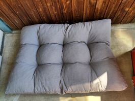 Graues Bodenkissen / Loungekissen (Steppmuster)