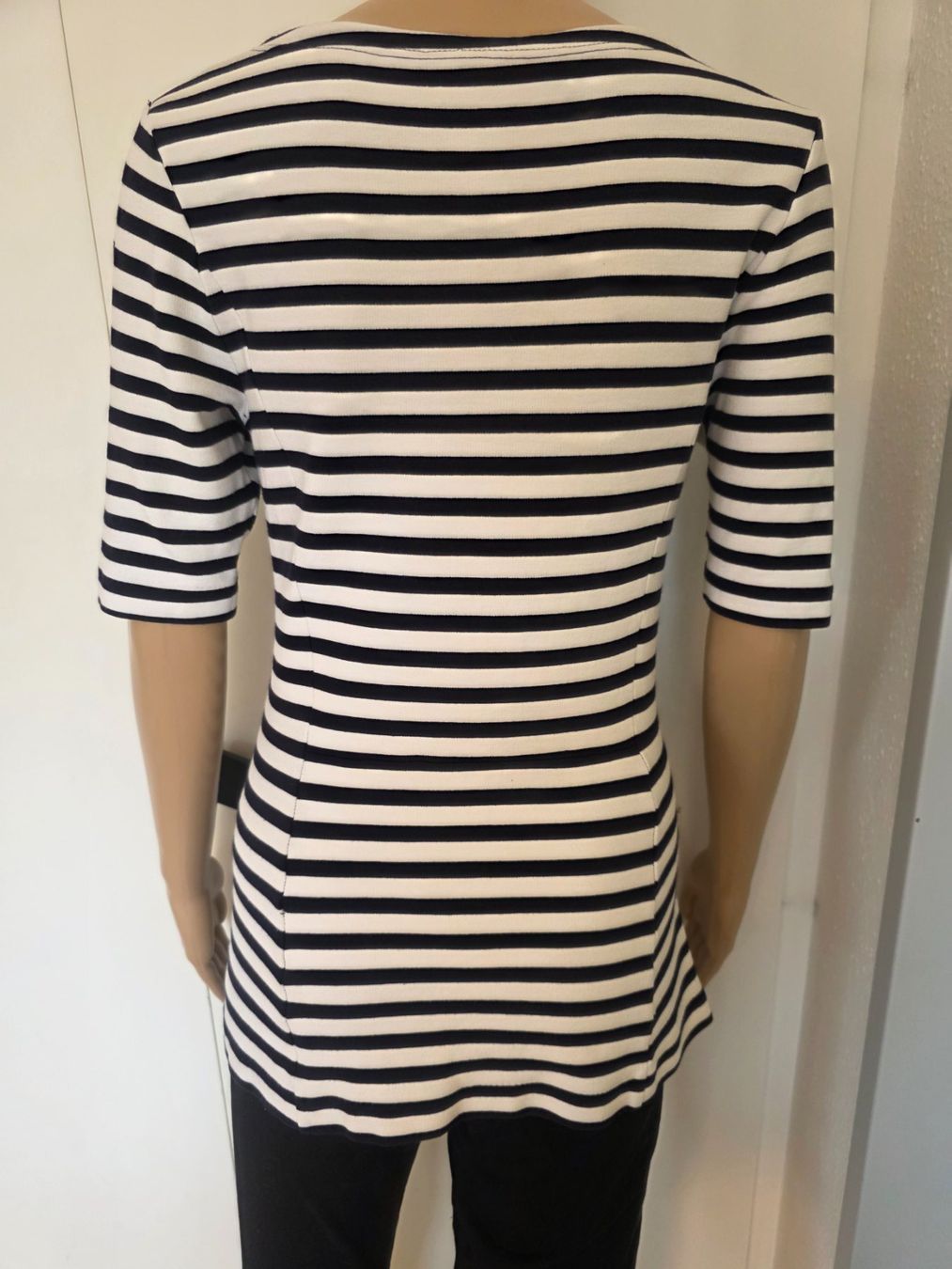 T-shirt: Schickes Ringelshirt, schwarz/weiss, Grösse S – Usato da Biberist venduto da charobaum 2