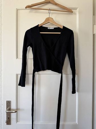 ZARA SCHWARZES WICKEL-TOP