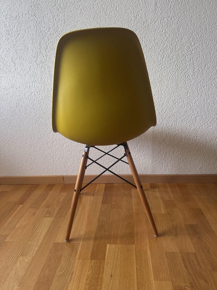 Vitra Sedie: Vitra Eames Sidechair – Usato da Triesenberg venduto da Anna_B1 2