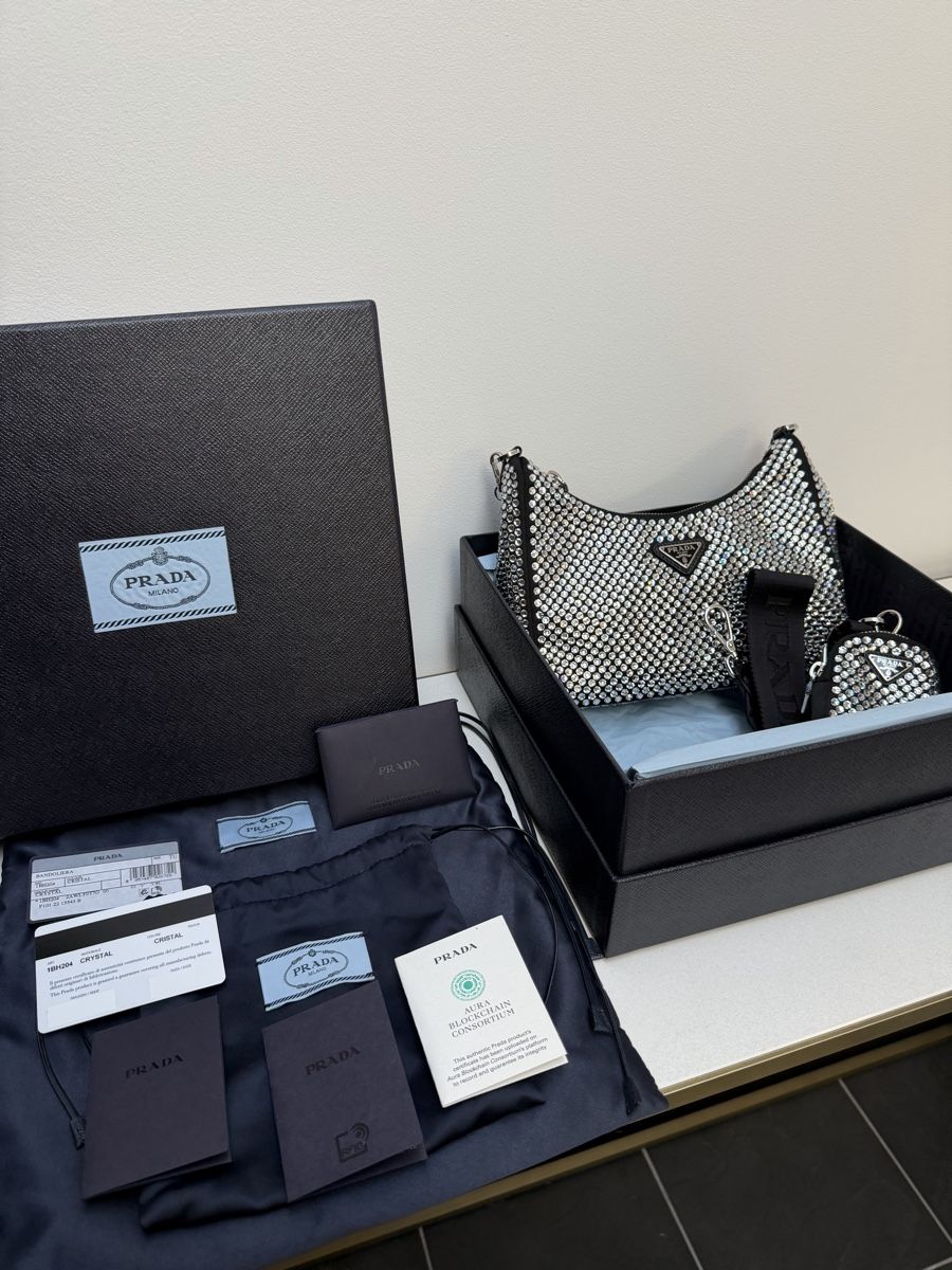 Prada Borse da donna: NEW Prada Re-Edition 2005 satin bag with crystals – Nuovo (secondo la descrizione) da Vacallo venduto da kellyyy 6