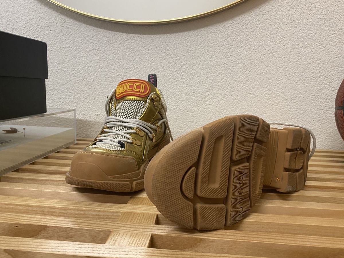 Gucci Herrenschuhe: Gucci Flashtrek, Schuhgrösse 38.5, gold. – Gebraucht aus St. Gallen von Brokka 3