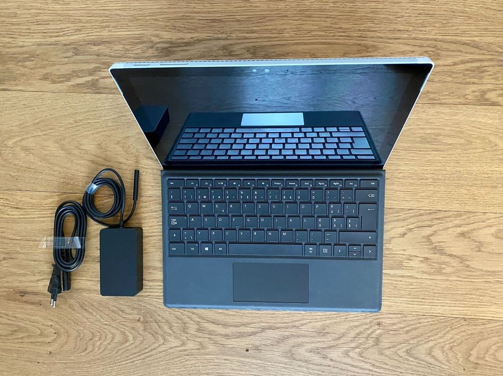 Surface Pro 4 + Dock + Neues Netzteil Kaufen auf Ricardo