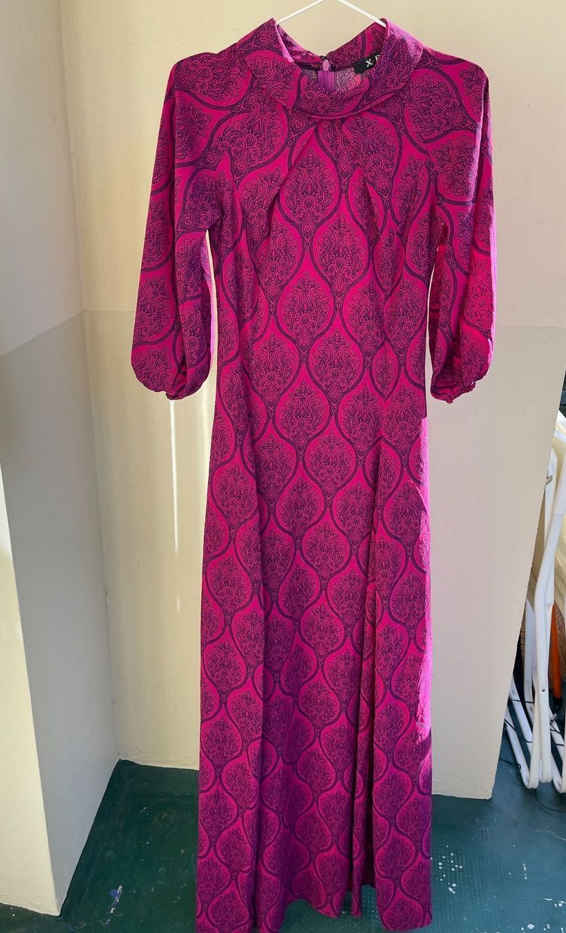 Vestiti: Jolie robe longue avec manches longues – Nuovo (secondo la descrizione) da Genève venduto da Annilu