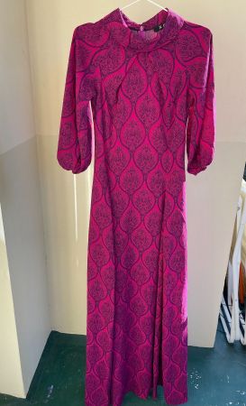 Jolie robe longue avec manches longues