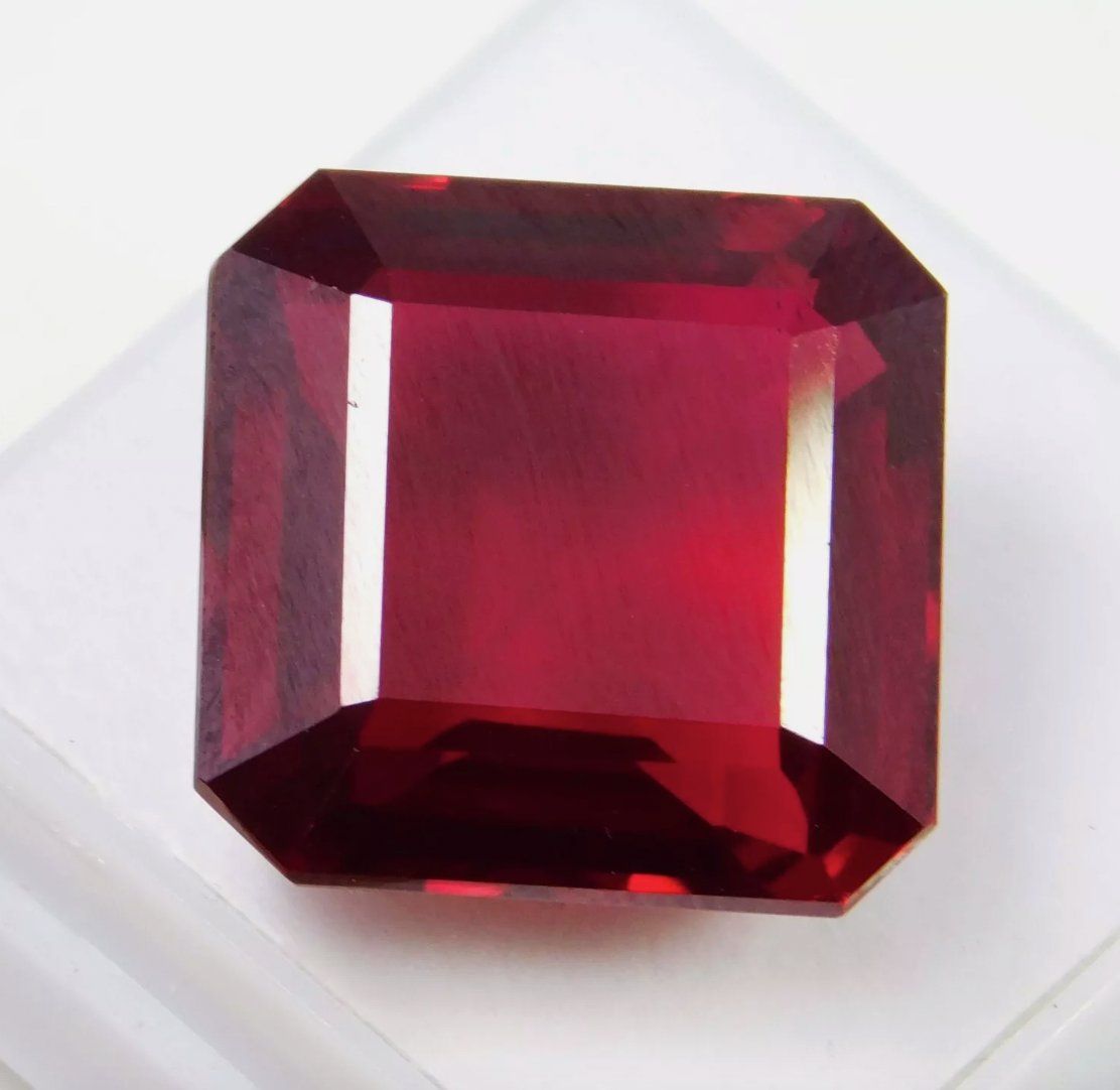 Pietre preziose: Certified 33.40 Ct – Nuovo e nell'imballaggio originale da Genève venduto da AWWA