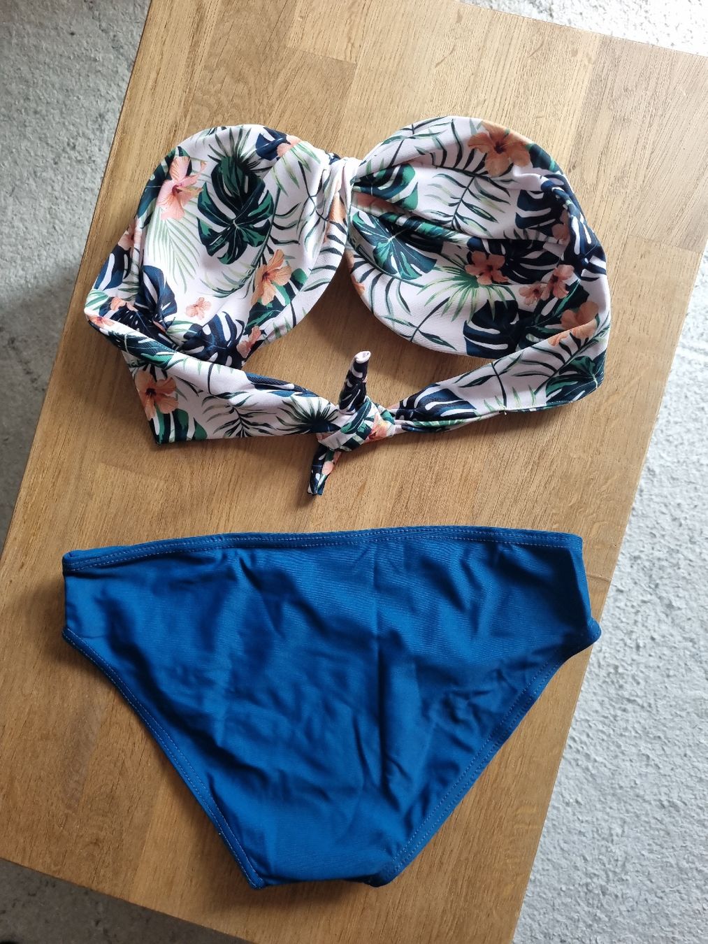 Costumi da bagno & Bikini: Bikini Tropical Print Top Blue Bottoms  – Usato da Aigle venduto da Smagbrelle18 5