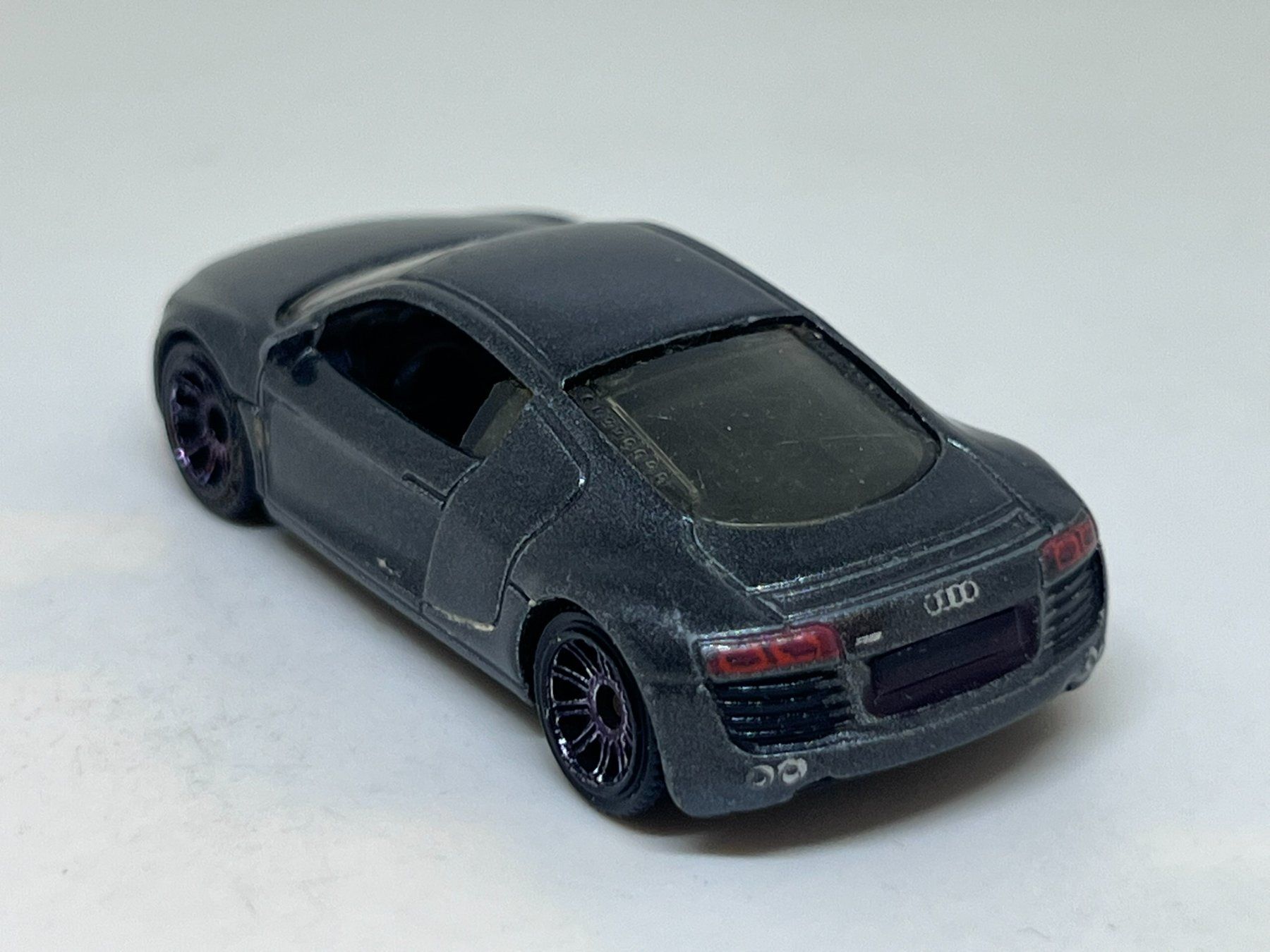 Matchbox Modellini d'auto: Matchbox Audi R8 (2007) #729 – Usato da Wildegg venduto da LaaBoutique 2