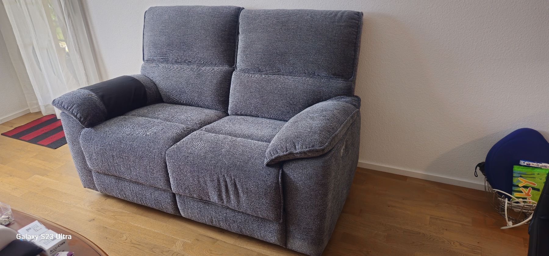Divani: Bequemes 2er Sofa mit Relaxfunktion - Top Zustand! – Nuovo (secondo la descrizione) da Rümlang venduto da Moralesan 2