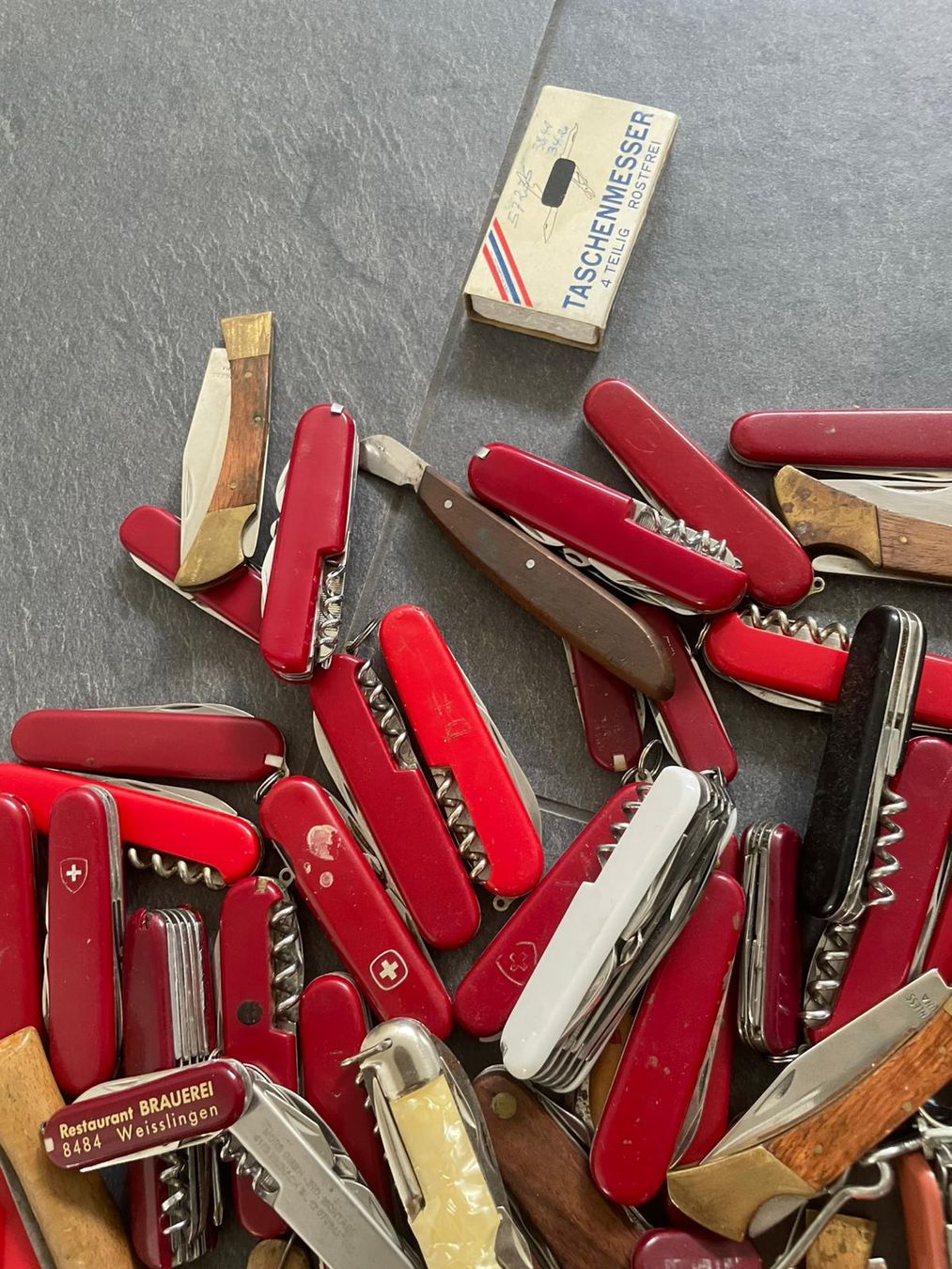 Victorinox Couteaux de poche: Taschenmesser Lot – D'occasion à Unterlangenegg par can_rf8g 2
