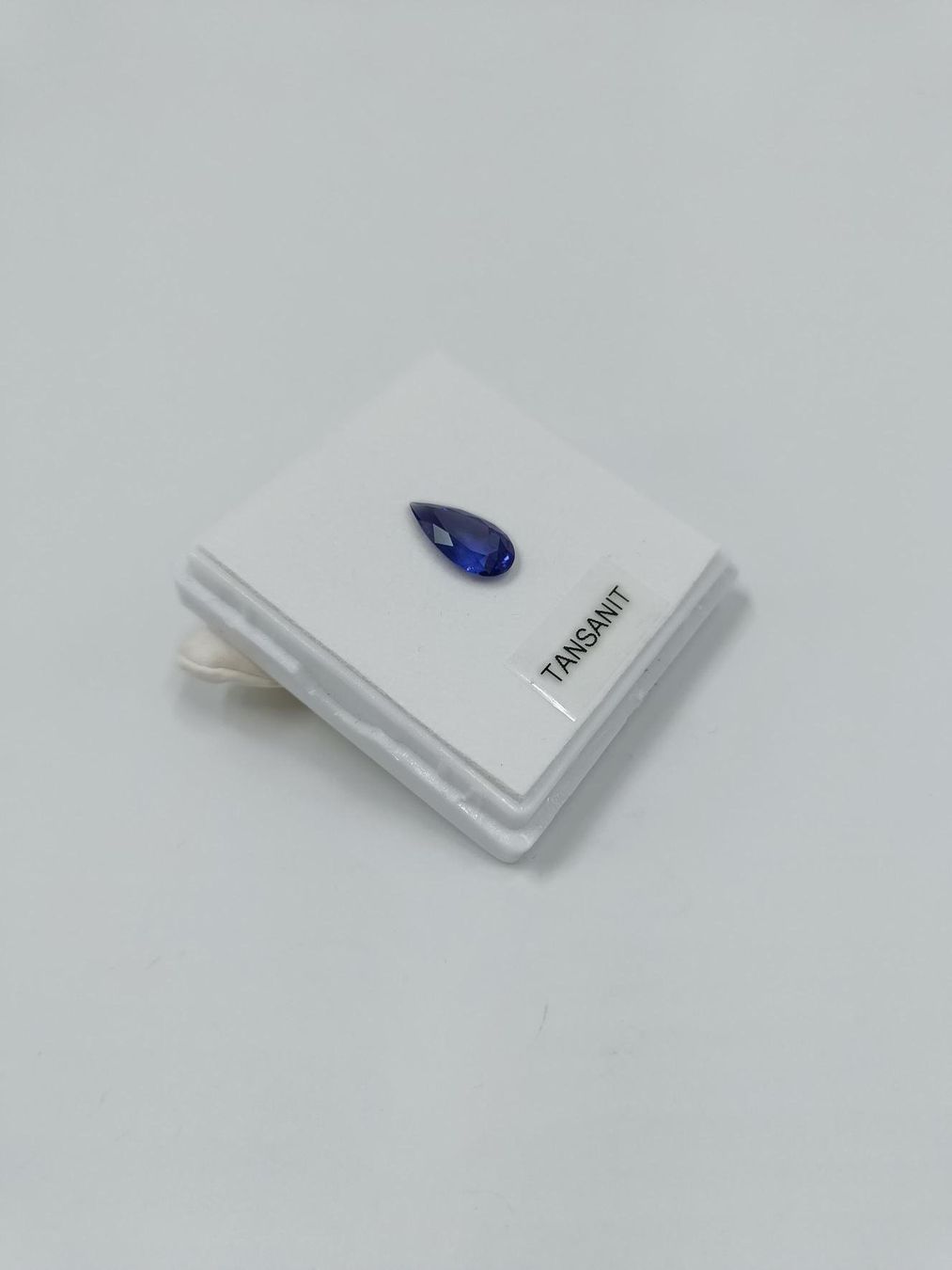 Pietre preziose: 1 LEUCHTENDER TANSANIT, 6.17 CT. – Usato da Luzern venduto da EdiGem 2