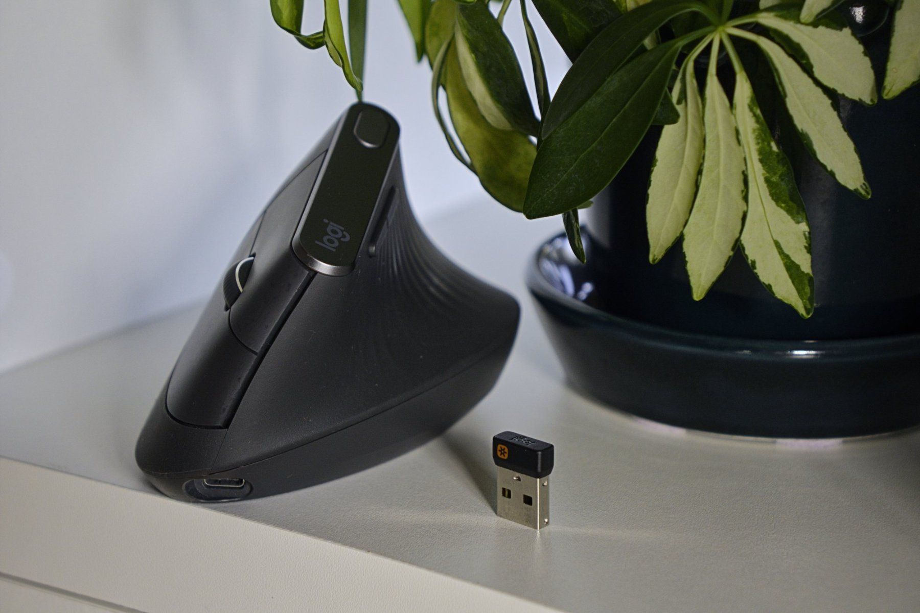 Logitech Mouse: Logitech MX Vertical ergonomische Maus kabellos Bluetooth – Usato da Zürich venduto da rob_6wwv 2
