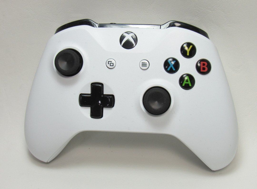 Controller: XBOX CONTROLLER, WEISS, MICROSOFT – Usato da Schaffhausen venduto da _ALEJNA_