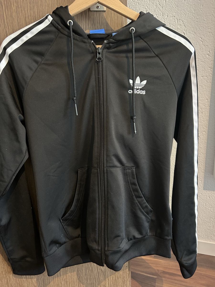 Adidas Jacken: Adidas Jacke, Schwarz, Gr. 38 – Gebraucht aus Brunnen von luc_8fgh